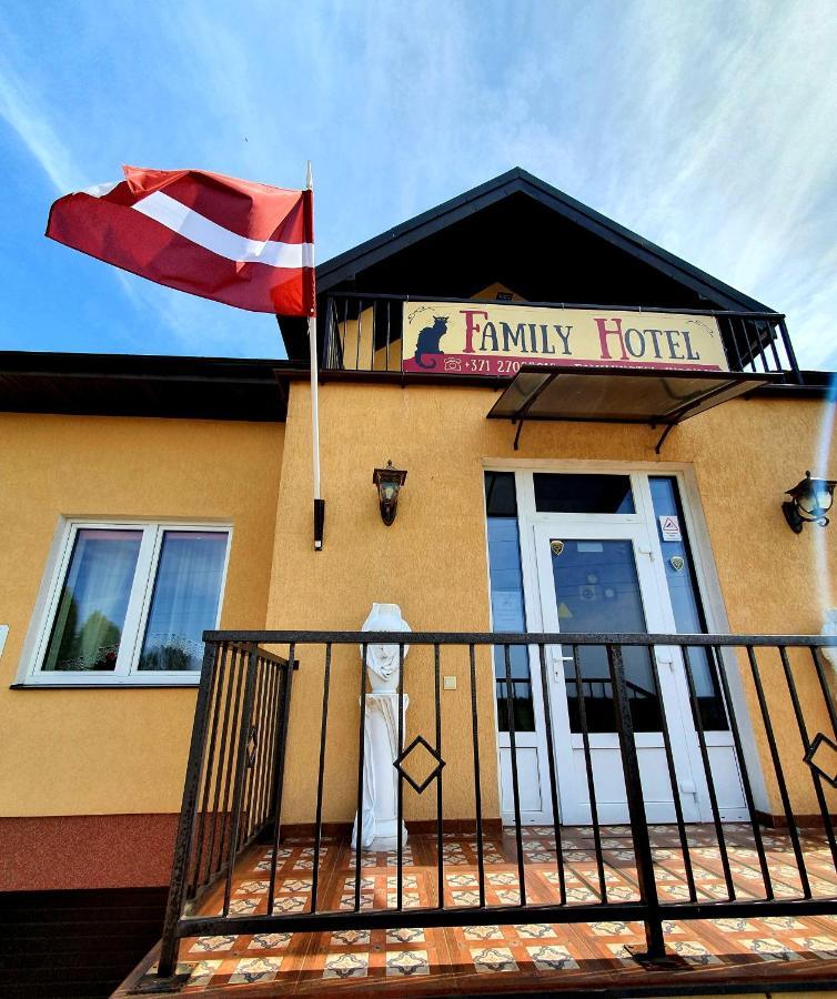 Family Hotel Daugavpils Bagian luar foto